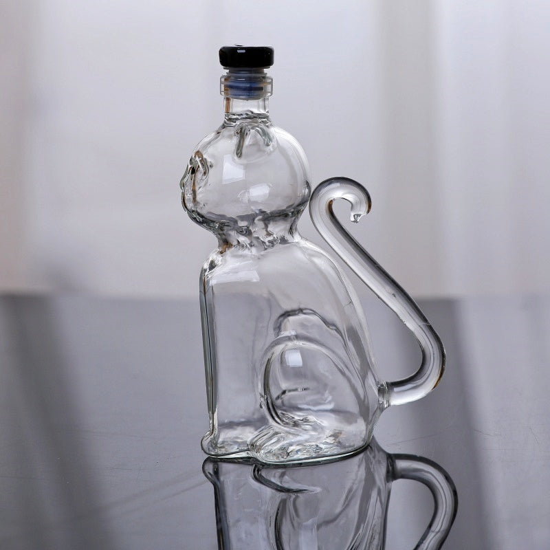 Cat-Shaped Glass Bottle\u002FHandcrafted High Borosilicate Glass\u002FSitting Cat Design with Round Head, Upright Ears, Curved Tail\u002FVivid Three-Dimensional Details\u002FBlack Cap Seals Freshness