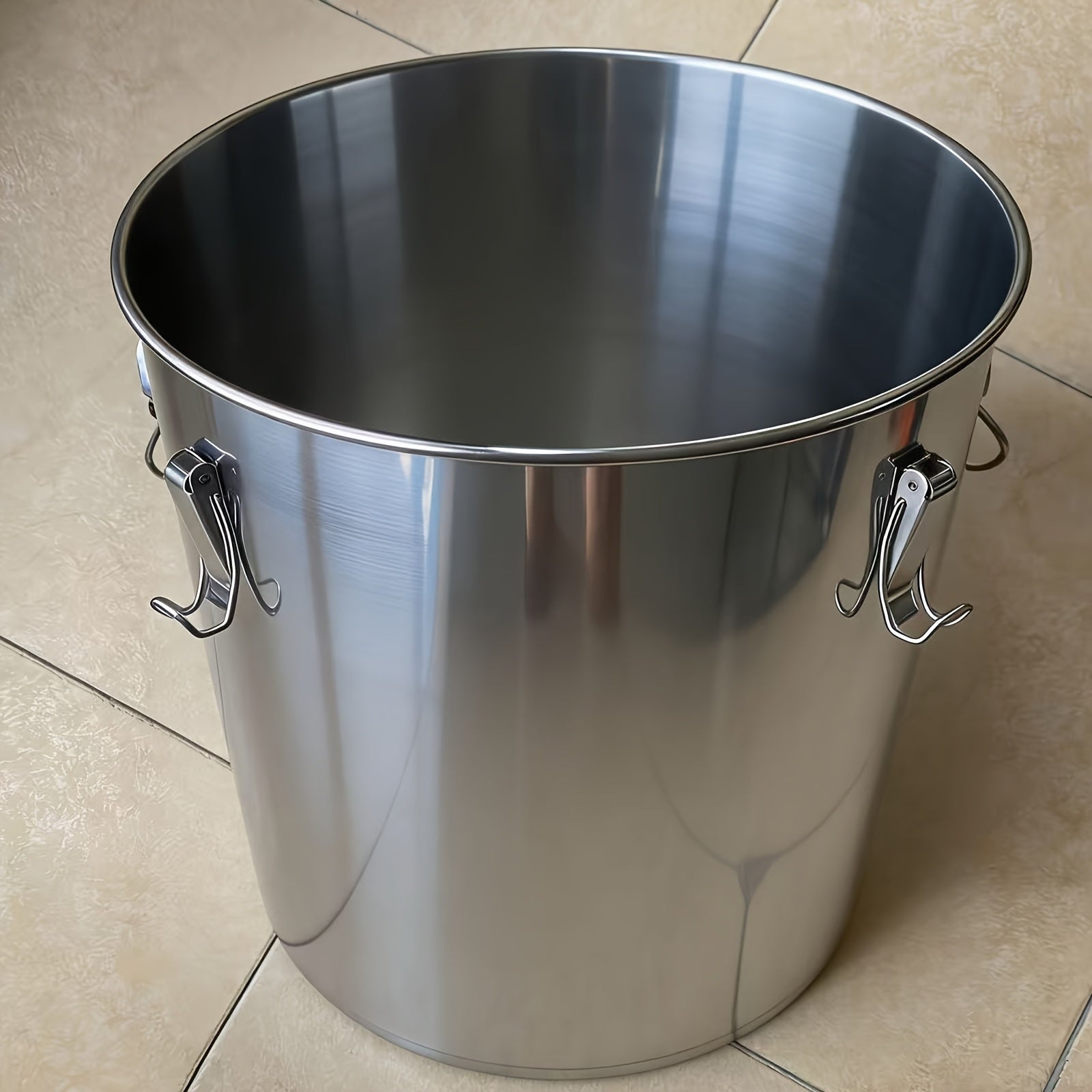 304 Stainless Steel Airtight Container with Lid And Locking Clamp, Featuring A Sealed Design, Versatile for Various Uses, Suitable for Storing Iced Tea, Milk, Rice, And Oil, Providing Protection Against Moisture And Insects