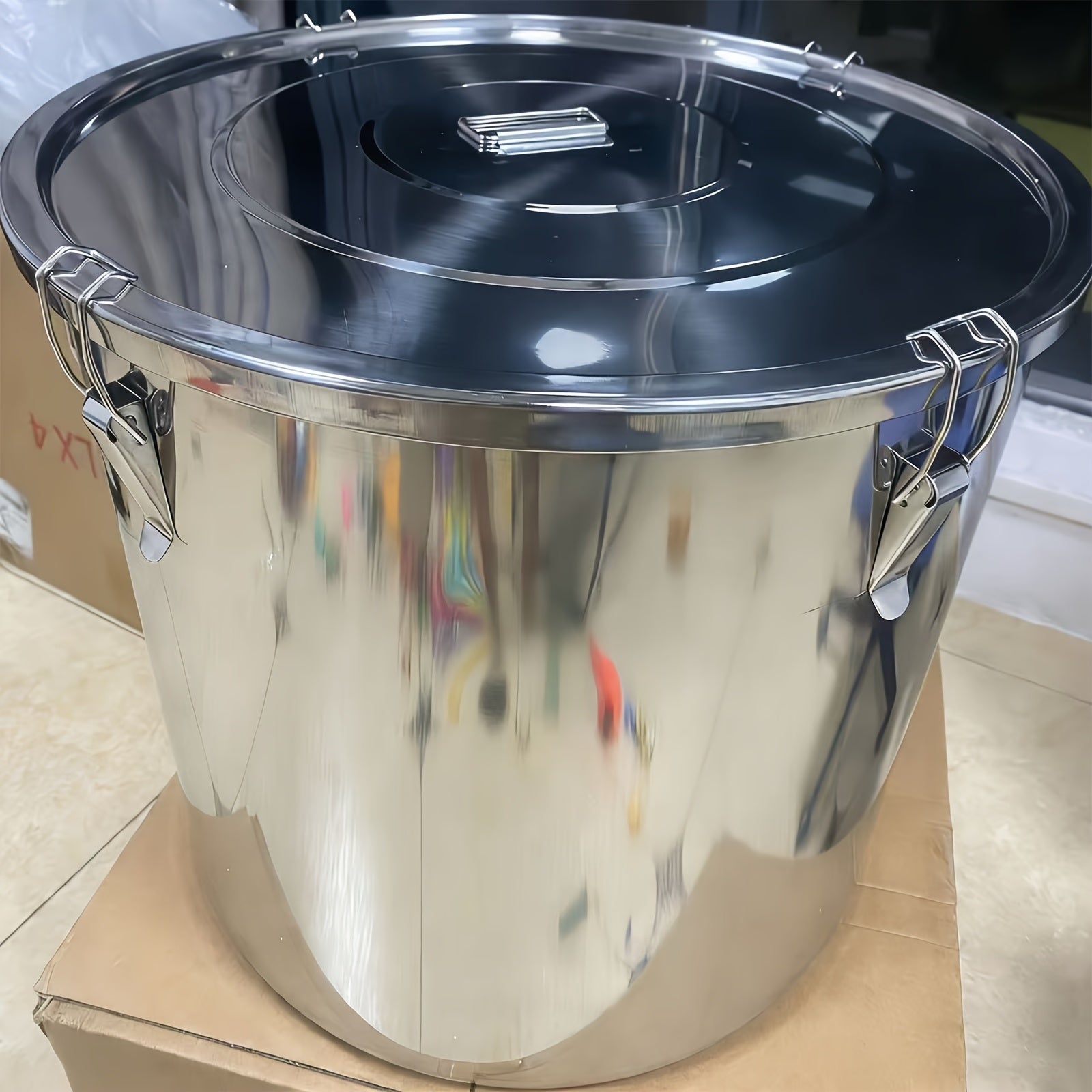 304 Stainless Steel Airtight Container with Lid And Locking Clamp, Featuring A Sealed Design, Versatile for Various Uses, Suitable for Storing Iced Tea, Milk, Rice, And Oil, Providing Protection Against Moisture And Insects