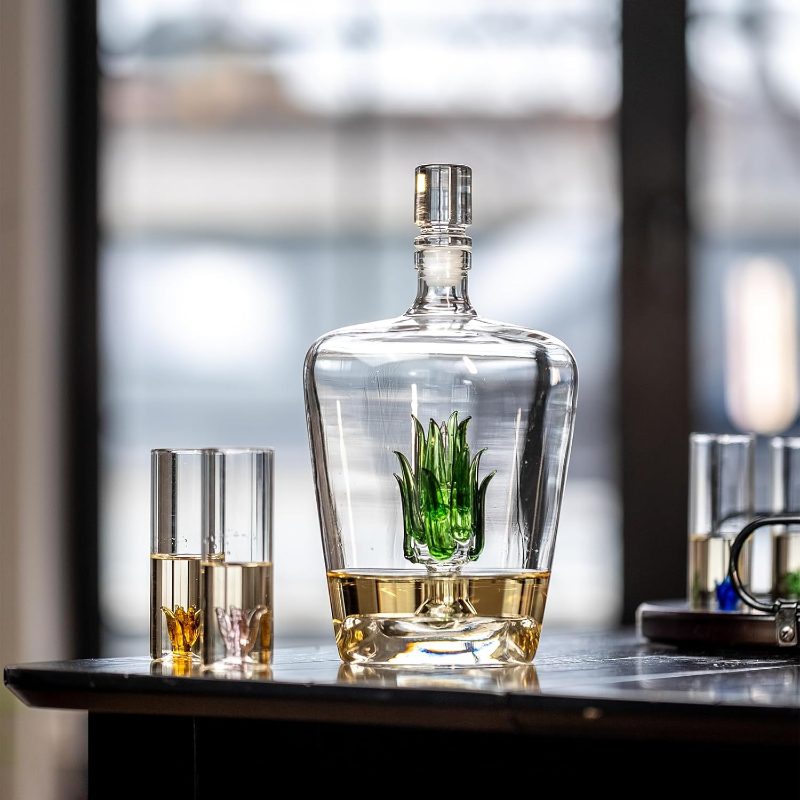 Tequila Decanter Tequila Glasses Set with Agave Decanter and 6 Agave Shot Glass with Stand, Gifts Tequila Lovers, 750ml Bottle, 3oz Shot Glass Party Decorations Cinco De Mayo (Agave)