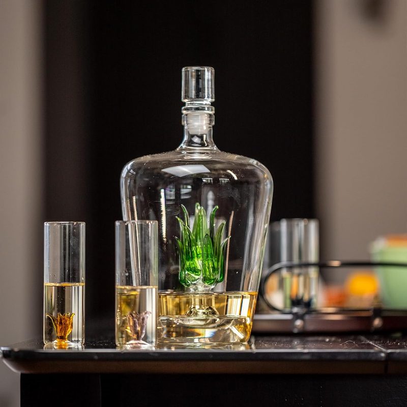 Tequila Decanter Tequila Glasses Set with Agave Decanter and 6 Agave Shot Glass with Stand, Gifts Tequila Lovers, 750ml Bottle, 3oz Shot Glass Party Decorations Cinco De Mayo (Agave)